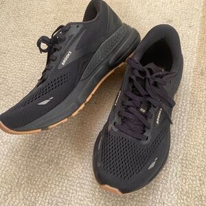 BROOKS 8.5 sneaker adrenaline